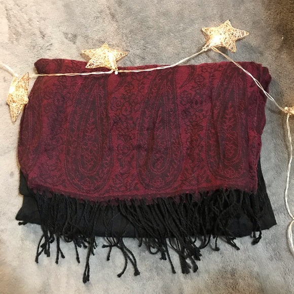 Red and black scarf - Picture 7 of 7